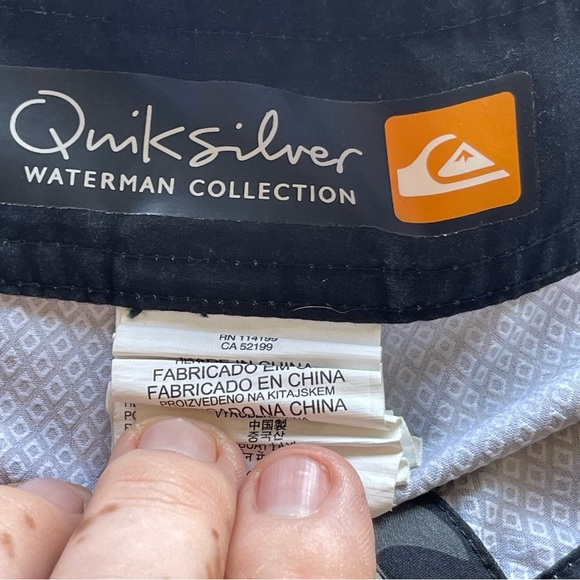 Quick Silver Waterman Collection Men's Black and Gray Swim Shorts Size 34 - Picture 4 of 11